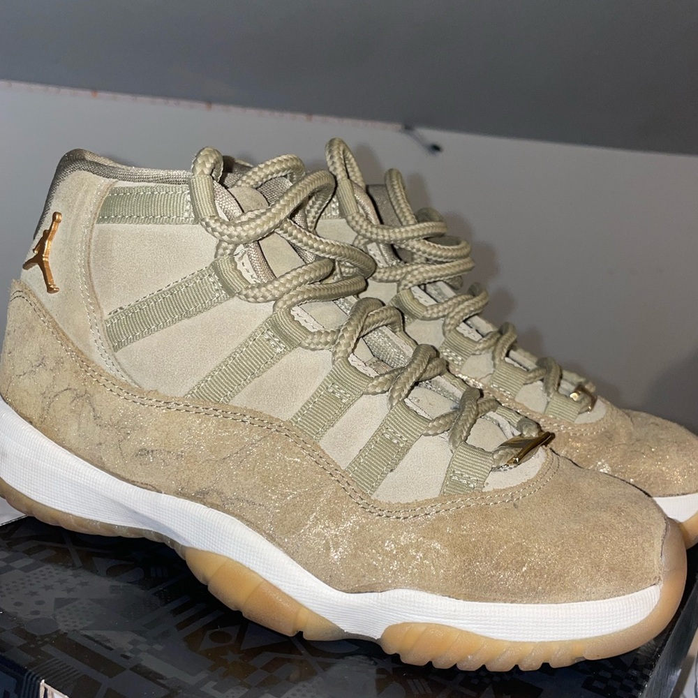 Jordan 11 Retro Neutral Olive (W)